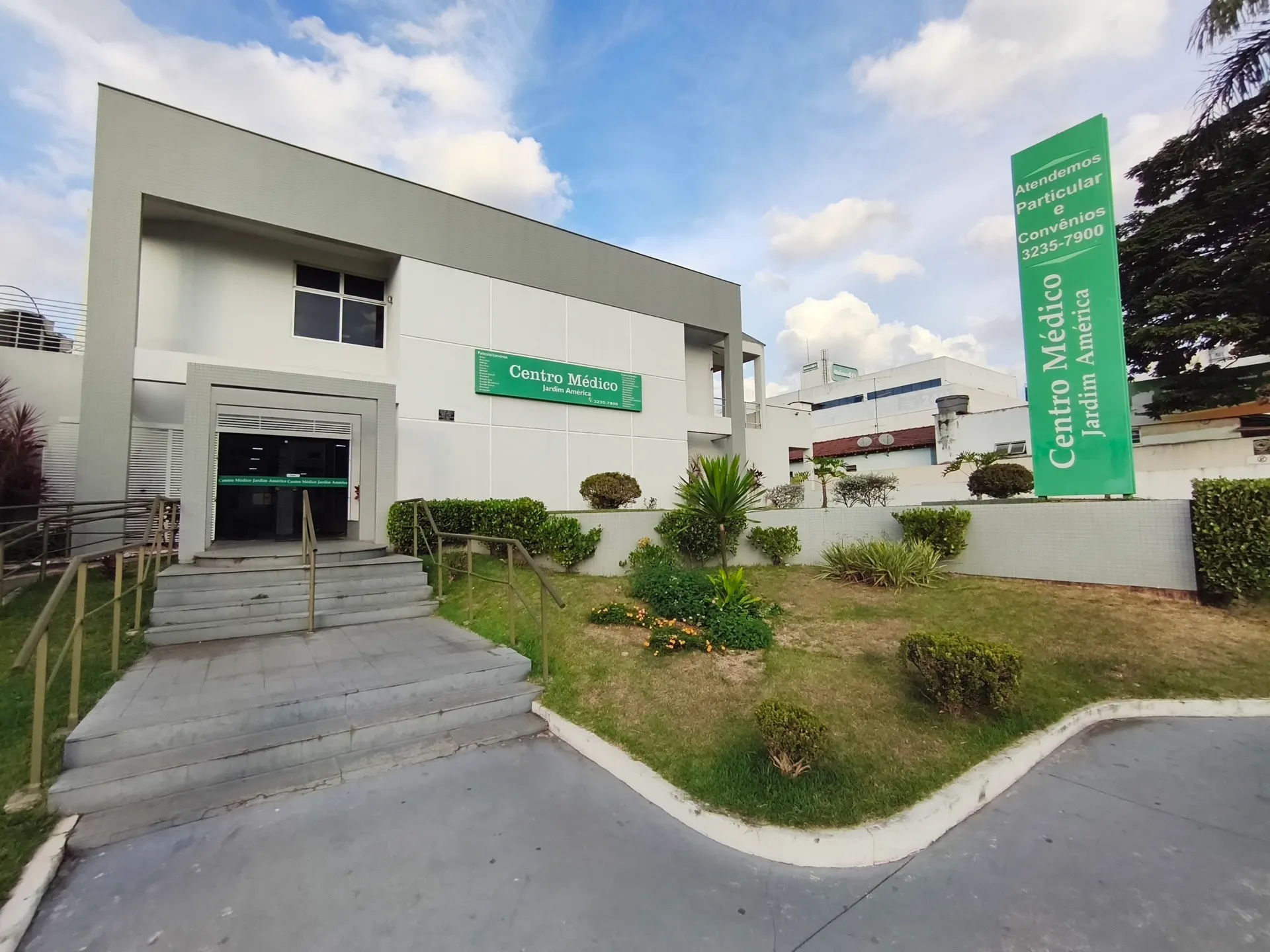 Fachada do Centro Médico Jardim América, em Goiânia, onde a LIFE MED atende
